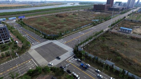 哈市交警部门精细施划60万平方米交通标线