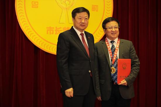 哈尔滨市第一医院院长孟庆刚教授获哈尔滨市第