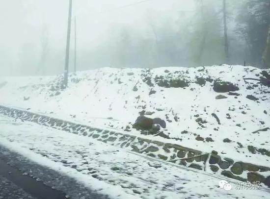 黑龙江出现夏天降雪奇观