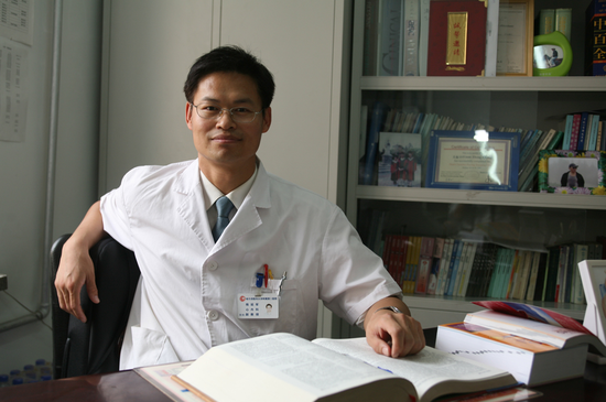 哈医大四院利用双导丝技术成功植入三腔起搏器