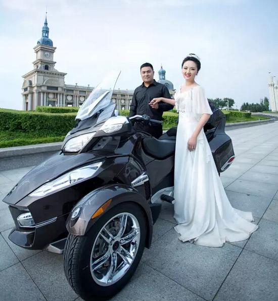 摩托车婚礼