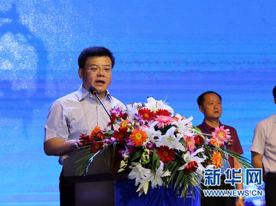 中共富锦市委书记王兴柱宣布论坛开幕