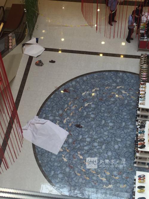 大庆市一父子从商场扶梯跌落身亡
