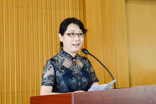 黑龙江省口腔医学会民营专委会主任委员邱彬彬致辞