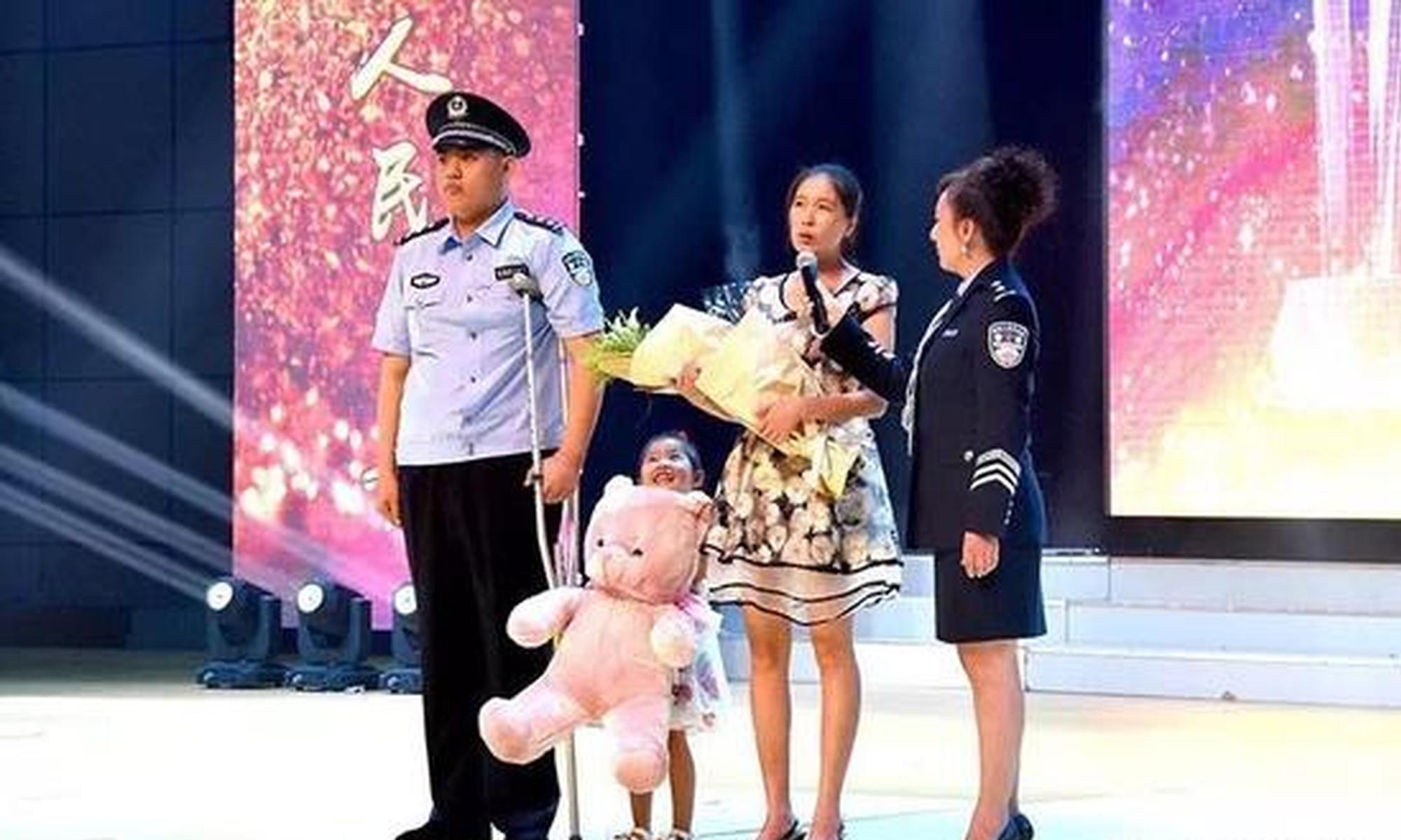 宝泉岭公安机关举办优化发展环境主题汇报演出