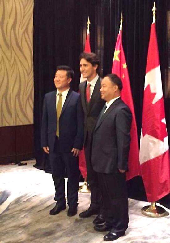 加拿大加中山东商会会长邵会吉 加拿大总理特鲁多 方正县县长杨爱国（左至右）