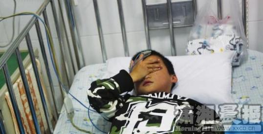 9月21日，湖南省儿童医院，小文（化名）躺在病床上输液。