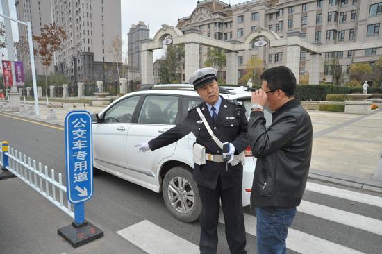 违停公交车道车辆