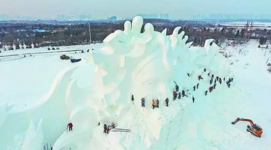 雪博会主雕塑“恋歌”