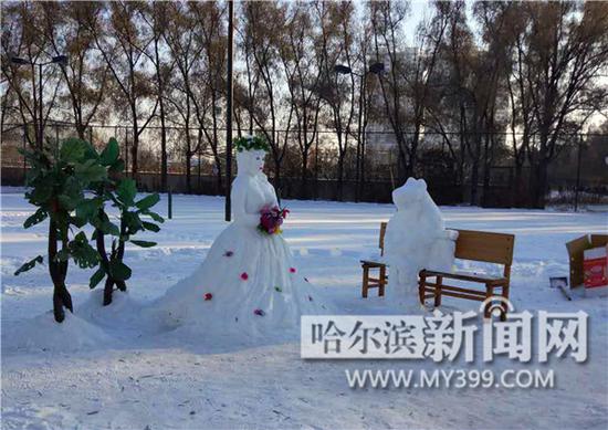 桑大叔制作的雪雕。
