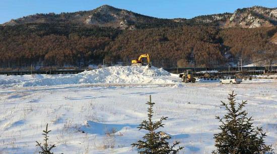 1.5万平方米的激情雪圈欢乐园百条雪滑道，扑火队先起个头找找感觉 ， 冰山才露一角