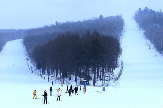 铁力日月峡滑雪场