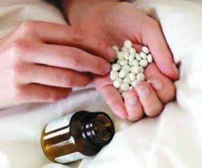 哈尔滨男子因琐事白酒敌敌畏加安眠药一起喝