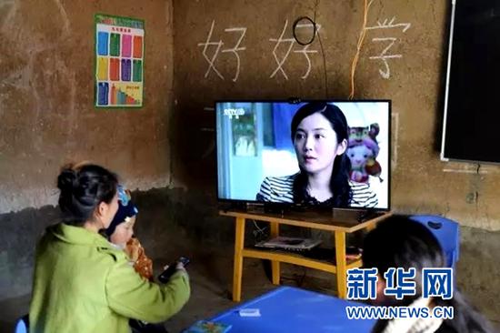 “悬崖村”开通电信IPTV，村民看上了4K超高清电视。资料图。