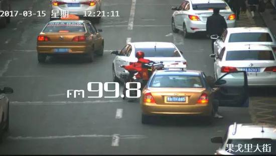 哈尔滨交警部门权威解析:路边 黄道牙儿 应如何