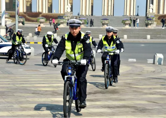 哈市首批"骑警"上道 为疏堵排障节约很多时间