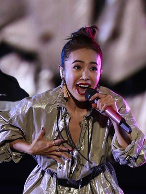 蔡依林大开深v劲歌热舞 张张都是表情包