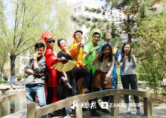 黑大毕业生拍了部古装戏 从剧本到歌曲都是原