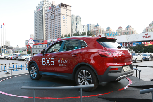 BX5 潮流派对现场 360°转台展示