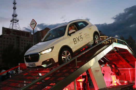 BX5智能四驱系统体验 通过驼峰桥