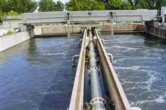 齐齐哈尔城市排水监测站对水质进行检测