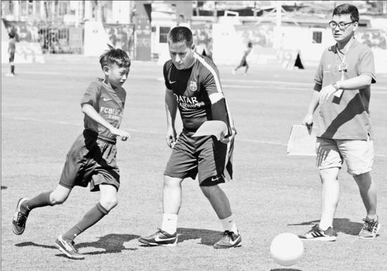 巴塞罗那足球学校训练营在哈尔滨正式开营