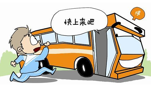 据了解,此次公交调研日活动时间为今年7月至12月,检查人员将每月不少于4次乘坐公交车进行暗访,覆盖主城区所有国有公交线路。每月检查结束后,不仅要形成调研报告,还将对发现的突出问题进行通报和整改。同时,将推广公交服务好做法,为市民提供更好的乘车环境。 六项监督内容 公交线路布局、站点设置、行车间隔、站台秩序等 公交车辆性能、设备设施、车容车貌、车厢卫生等 驾驶员服务质量、安全意识、遵章行为、服务态度等 驾驶员及站务人员工作环境、劳动强度等 公交场站环境卫生、停车秩序、现场管理等 乘客对公交服务