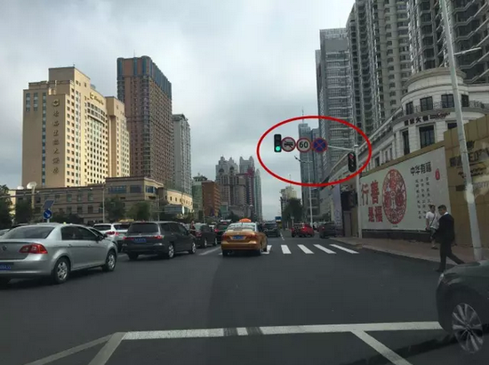 哈尔滨友谊路公路大桥三角地路口新增信号灯
