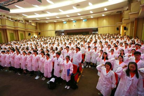 9月11日,上海交通大学医学院举行新生入学仪式。校方供图