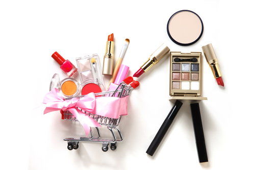 女子P图转账记录骗卖家 网购3万化妆品分文未