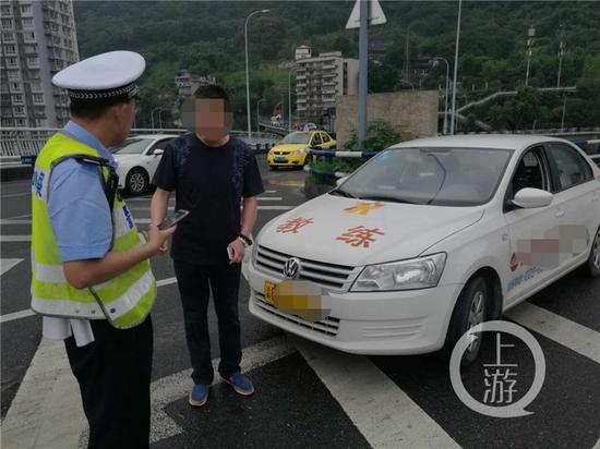 驾校教练重修考不过科目一 驾车送学员赶考被