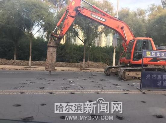 学海街道路大修工程——破碎原有路面