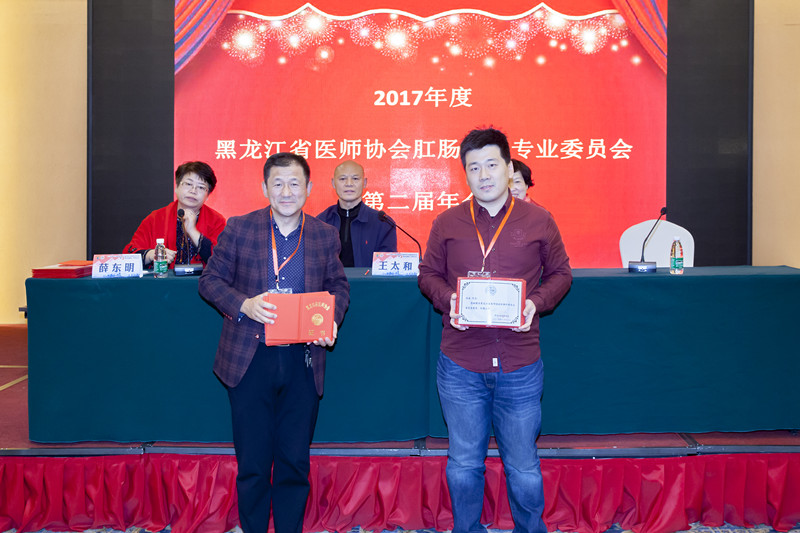 新增补委员代表领取证书