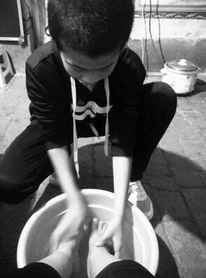 河北一中学规定:课前向老师鞠躬 回家为长辈洗