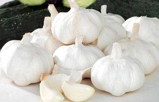 地产蒜山东金乡蒜收购价暴跌 大蒜零售从8元掉