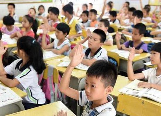 孩子多教室挤 哈市中小学明年消除66人以上超