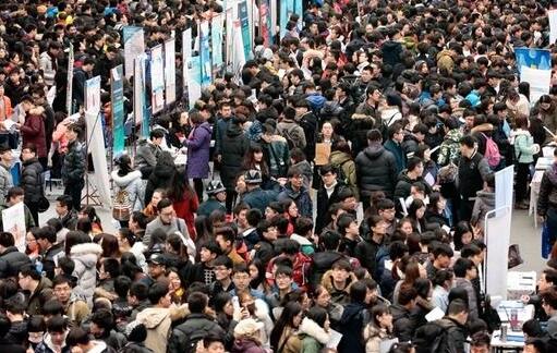 东北五校冬季招聘会在哈举行 全国名企来哈招