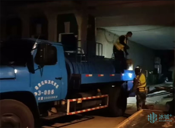 【國慶我在崗】這群環衛工清掏旱廁，寧愿一人臟換來萬家凈