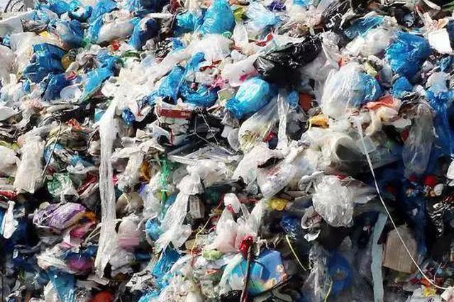 韩国小区废塑料堆积如山 韩媒：都怪中国禁洋垃圾