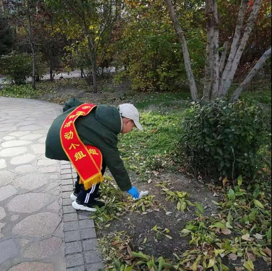 争做新雷锋 做新时代有爱小少年