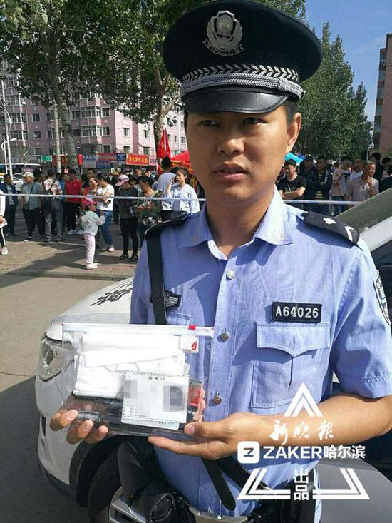 准考证落早餐店 民警喊哑嗓子差半小时开考找