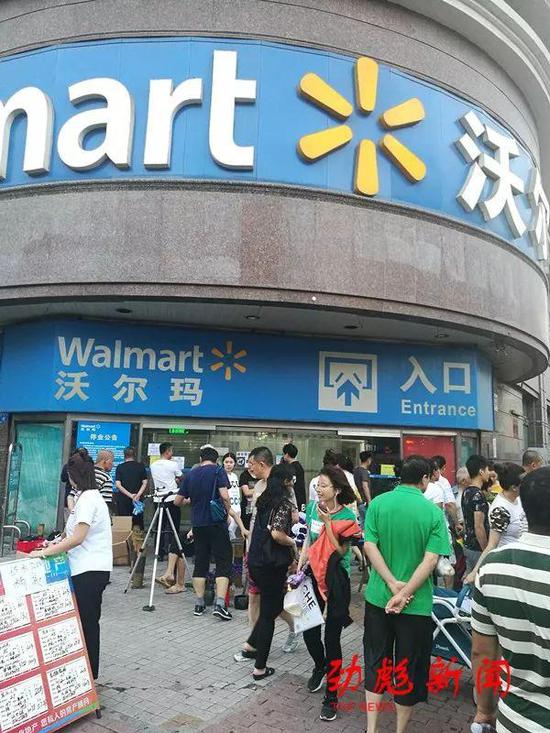 冰城4家沃尔玛19日全停业 卡里还有钱的顾客咋办