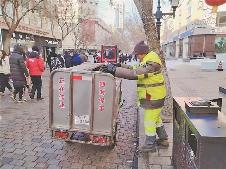 为垃圾压缩车配置GPS定位卡片 中央大街实行保姆式垃圾收运