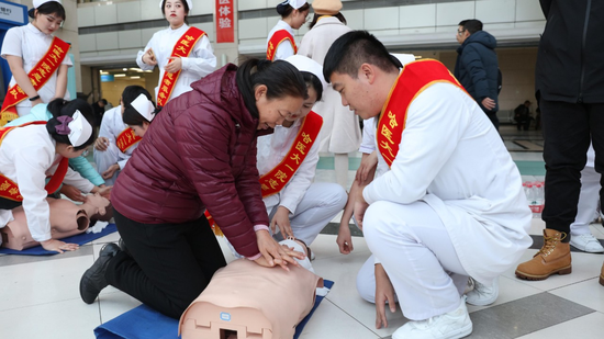 急救心肺复苏黄金时间 443c-iikmuth7616963.png