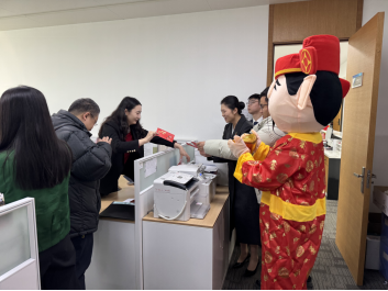 图:节日送祝福活动