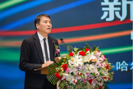 中国文联副主席、中国音协主席、赛事组委会主席、艺委会主任叶小纲在新闻发布会上致辞。