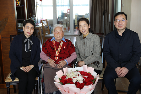 (江丽波 苏航)4月20日,哈尔滨市第一医院党委钱朝霞书记,纪委温淑珍