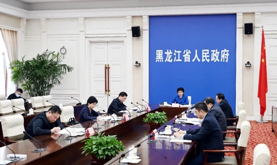 省长、省政府党组书记梁惠玲主持省政府党组主题教育第一次集体学习