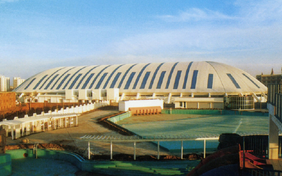 1995年，新建黑龙江速滑馆竣工，是当时亚洲最大速滑馆。