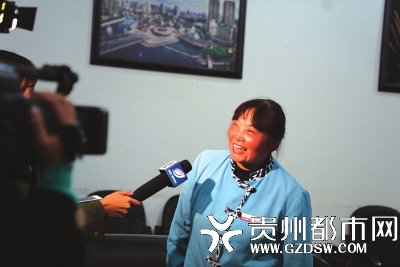 何桂先接受媒体采访。